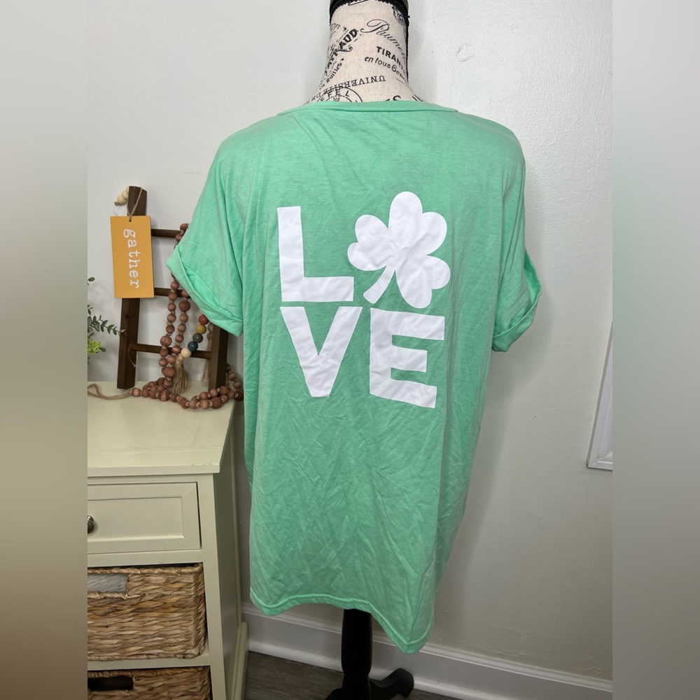 Jordann LOVE V-Neck Top